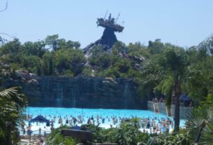 A wave pool at a water park (illustrative photo, not a Navi Mumbai venue)