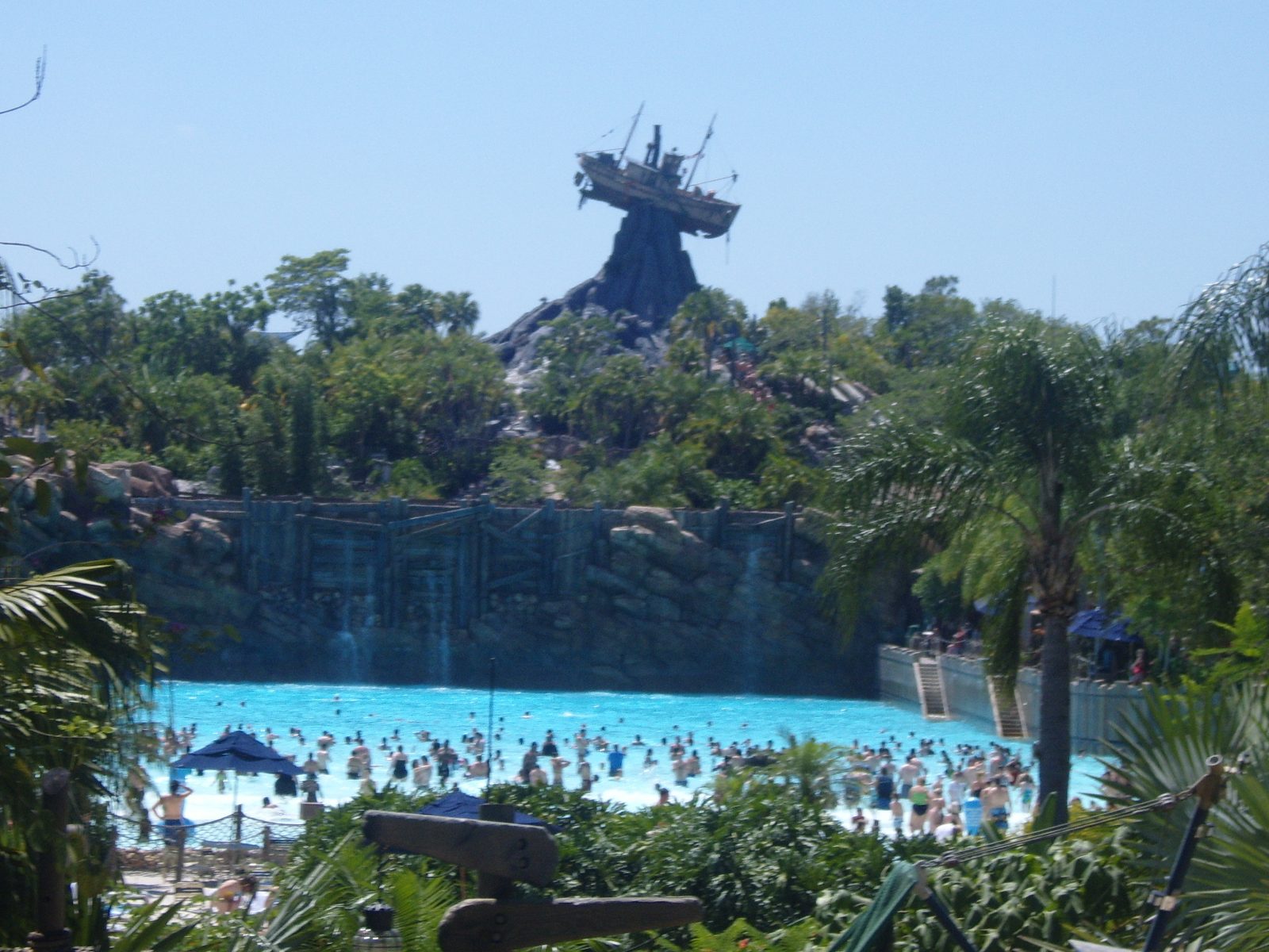 A wave pool at a water park (illustrative photo, not a Navi Mumbai venue)