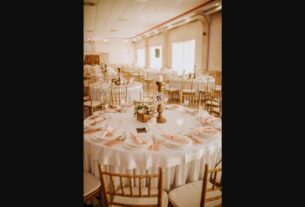 Elegant banquet table setting with floral centerpiece, gold chairs and soft lighting; illustrative image, not a specific Navi Mumbai venue