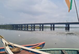The Mulund to Airoli bridge over Thane Creek seen from a boat