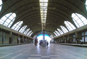 Vaulted roof over the platforms at Koparkhairane railway station