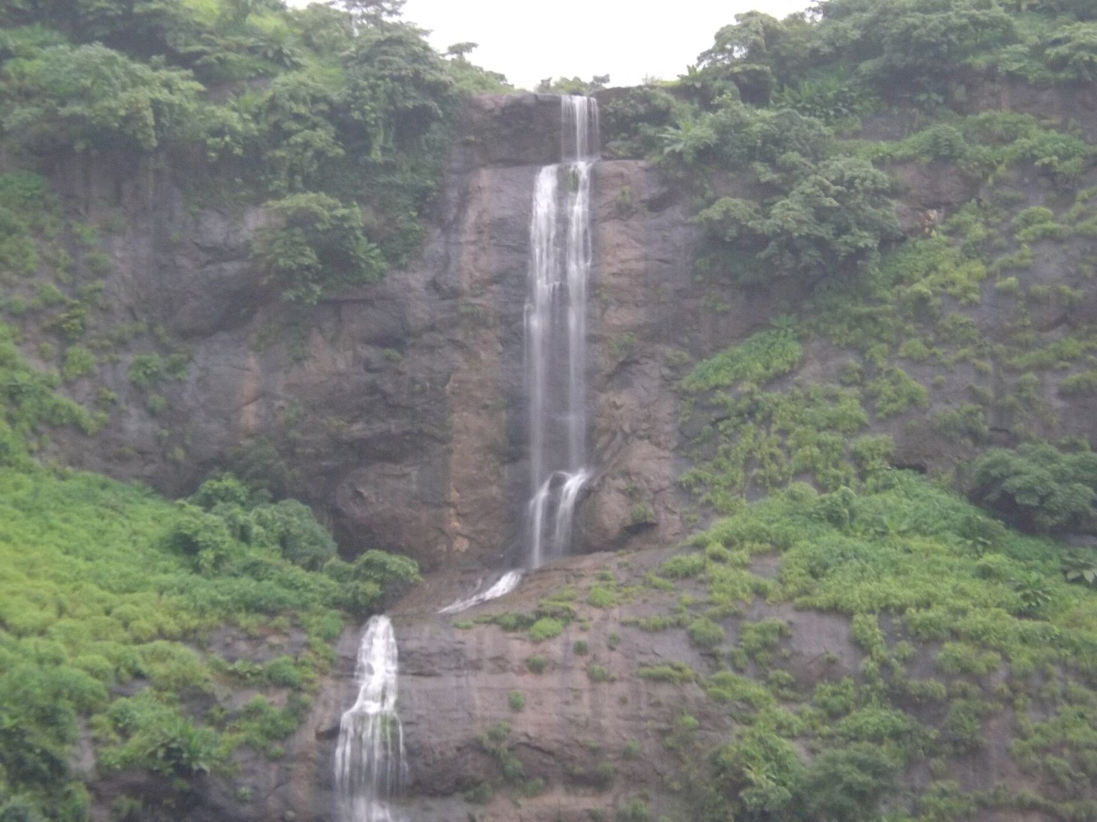 Pandavkada waterfall dropping down a green rock face in Kharghar