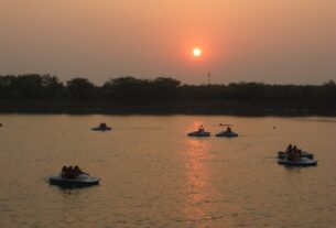 Paddle boats on the lake at Sagar Vihar in Vashi at sunset