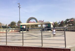 Entrance plaza of Wonders Park in Navi Mumbai with its rainbow arch sign